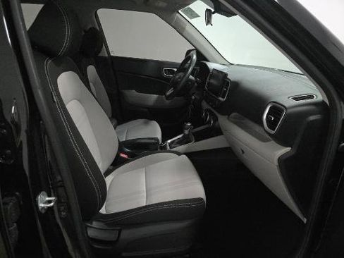 Used 2023 Hyundai Venue SEL FWD image 11