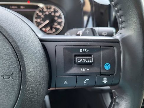 Used 2025 Nissan Pathfinder SV FWD image 21