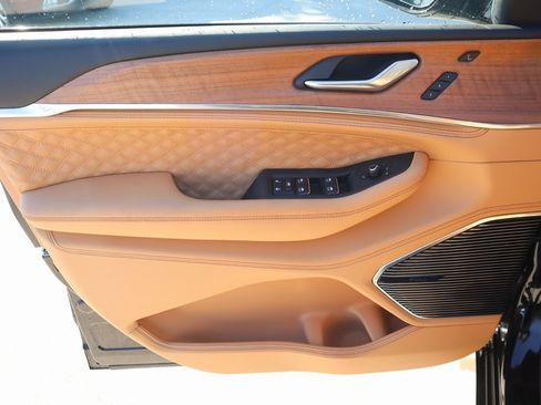 New 2025 Jeep Grand Cherokee Summit image 17