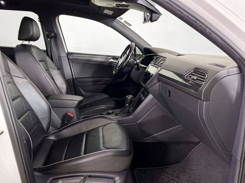 Used 2019 Volkswagen Tiguan SEL Premium R-Line AWD/4WD image 28