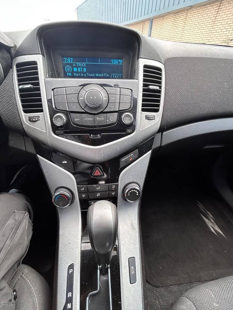 Used 2016 Chevrolet Cruze LT w/ Sun And Sound Package FWD image 17