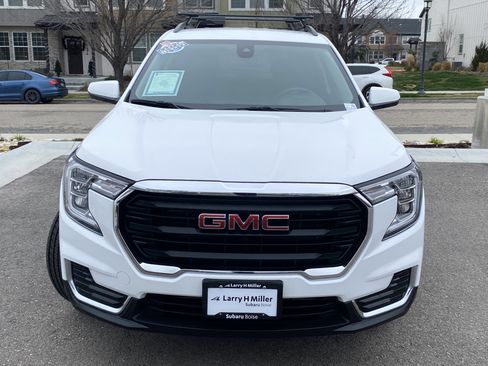 Used 2023 GMC Terrain SLE w/ Driver Convenience Package image 9