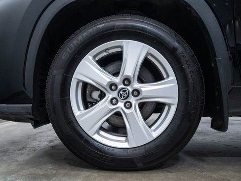 Certified 2022 Toyota Highlander LE image 11