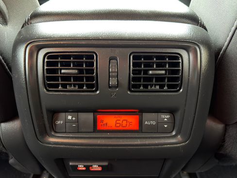 Used 2019 Nissan Pathfinder S AWD/4WD image 27