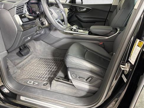 Used 2023 Audi Q7 3.0T Premium Plus w/ Premium Plus Package AWD/4WD image 11