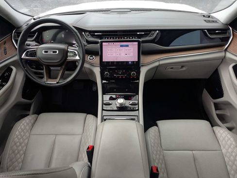 Used 2022 Jeep Grand Cherokee Summit w/ Advanced Protech Group IV AWD/4WD image 15