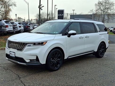 Certified 2023 Kia Carnival SX Prestige image 3