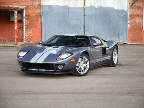 Used 2006 Ford GT image 2