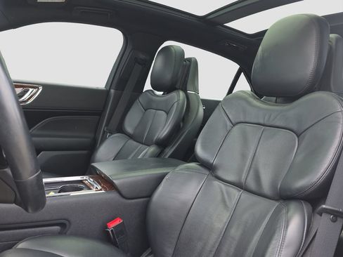Used 2017 Lincoln Continental Reserve w/ Technology Package AWD/4WD image 7