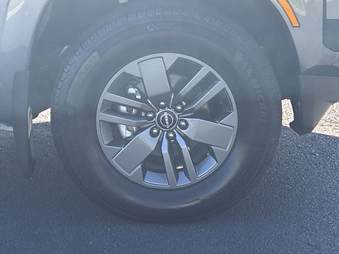 Used 2025 Nissan Frontier SV RWD image 33