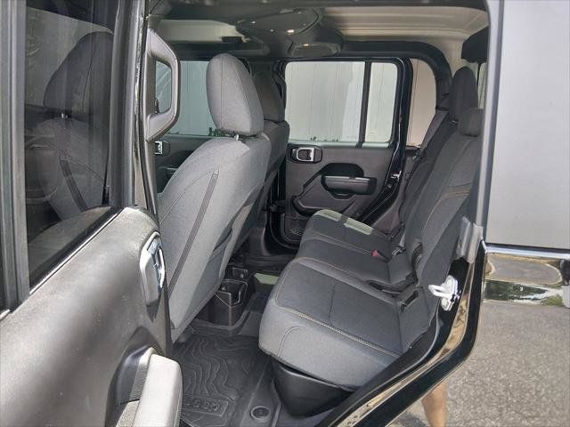 Certified 2025 Jeep Gladiator Sport AWD/4WD image 11