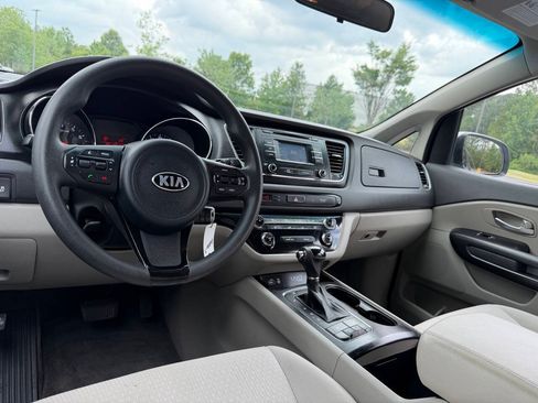 Used 2016 Kia Sedona LX w/ LX Convenience Package FWD image 25