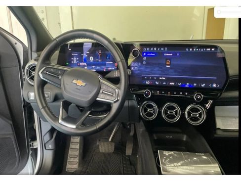 Used 2024 Chevrolet Blazer EV LT AWD/4WD image 3