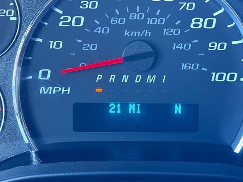 Used 2025 Chevrolet Express 2500 Extended w/ Communications Package image 4