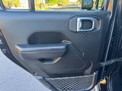 Used 2022 Jeep Gladiator Rubicon AWD/4WD image 18
