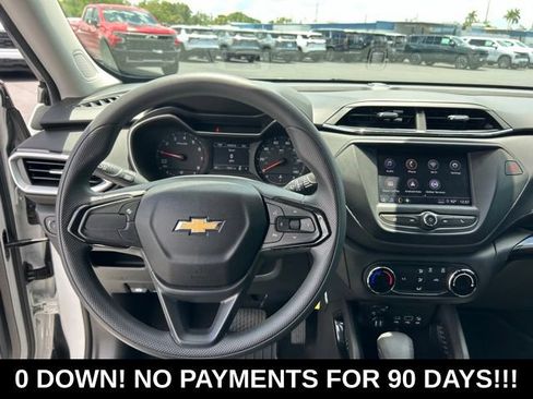 Used 2023 Chevrolet TrailBlazer LS w/ LPO, Blackout Package FWD image 17