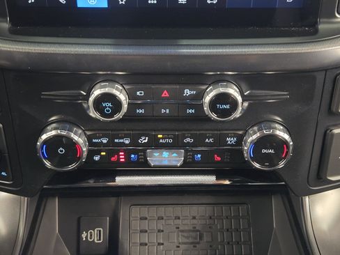 Used 2025 Ford F150 Lariat w/ Equipment Group 501A Mid image 19