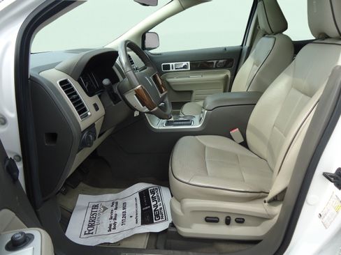 Used 2010 Lincoln MKX AWD image 21