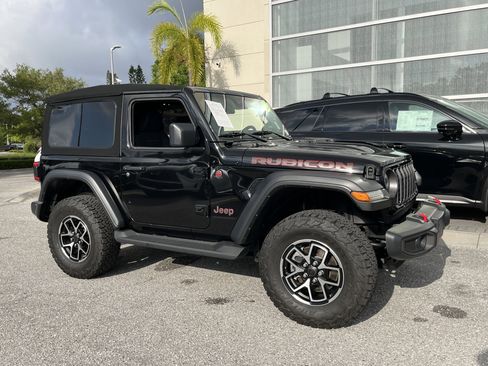 Used 2024 Jeep Wrangler Rubicon AWD/4WD image 7
