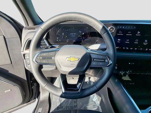 Used 2025 Chevrolet Suburban High Country image 40