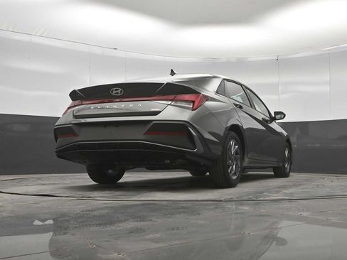 New 2026 Hyundai Elantra Hybrid FWD image 38
