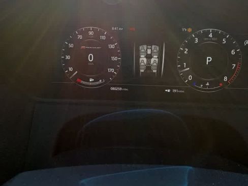 Used 2018 Land Rover Range Rover Velar R-Dynamic SE image 10