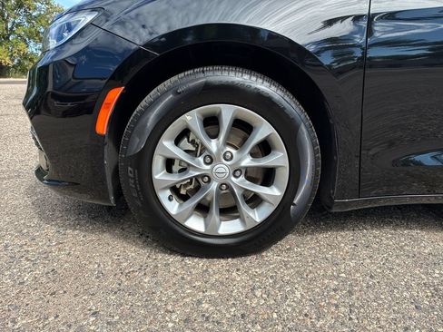 Used 2026 Chrysler Pacifica Limited FWD image 27