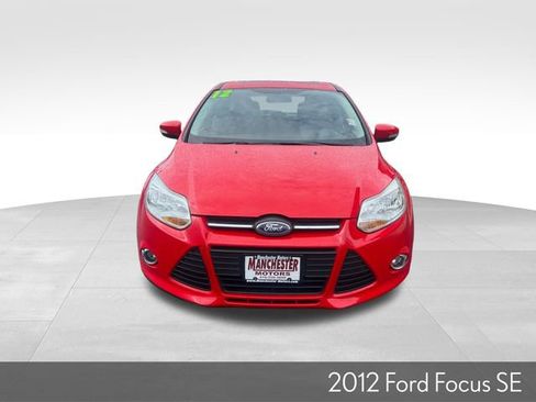 Used 2012 Ford Focus SE w/ SE Winter Pkg image 3