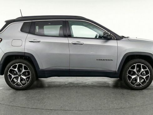 Used 2025 Jeep Compass Limited AWD/4WD image 11