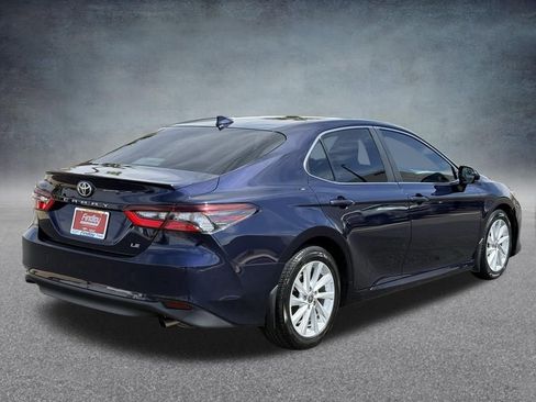 Used 2021 Toyota Camry LE image 3