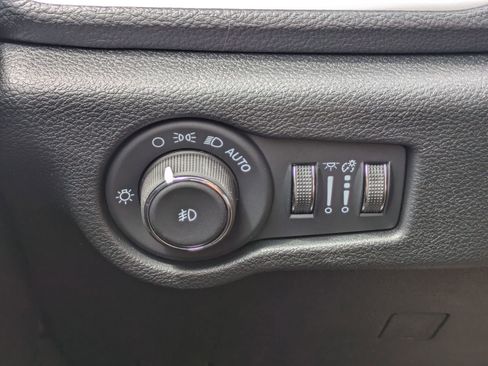 New 2026 Chrysler Pacifica Select FWD image 18