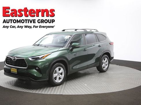 Used 2023 Toyota Highlander LE image 58