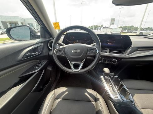 Used 2025 Chevrolet Trax ACTIV w/ Driver Confidence Package FWD image 6
