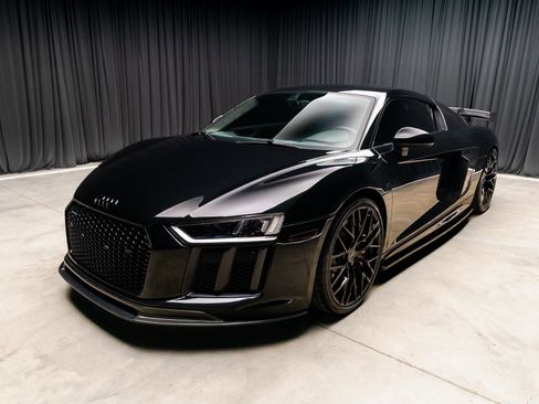 Used 2017 Audi R8 V10 w/ 20" Wheel Package image 11