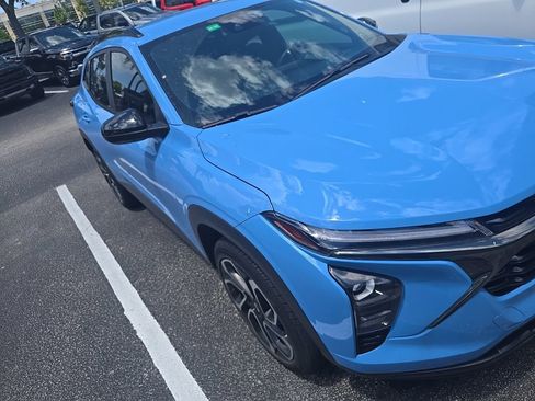 Used 2024 Chevrolet Trax RS w/ Driver Confidence Package image 3