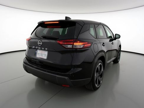 Used 2025 Nissan Rogue SV FWD image 9