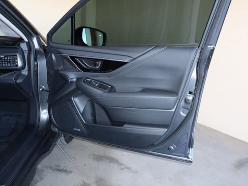 Used 2025 Subaru Outback Limited image 41