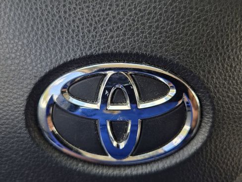 Used 2022 Toyota Corolla LE w/ LE Convenience Package image 28