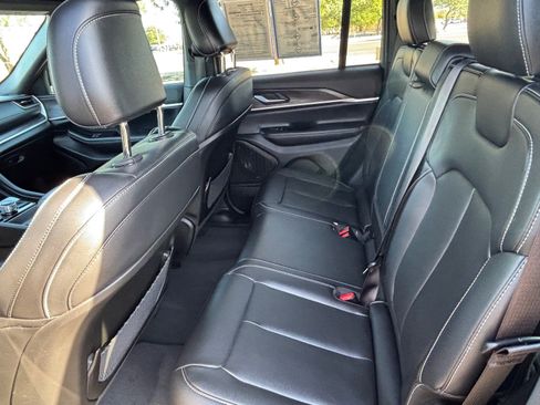 Used 2024 Jeep Grand Cherokee Limited w/ Black Appearance Package RWD image 29