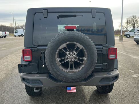 Used 2016 Jeep Wrangler Unlimited Sahara image 4