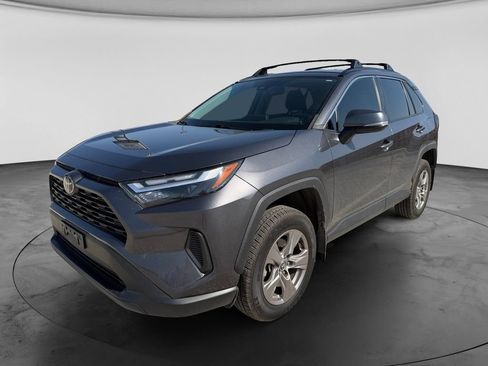 Used 2022 Toyota RAV4 XLE AWD/4WD image 9