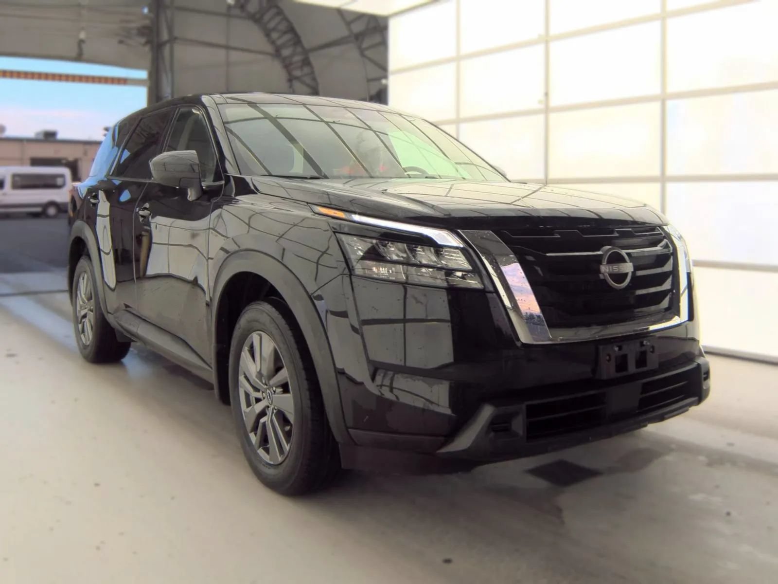 Used 2024 Nissan Pathfinder S AWD/4WD image 4