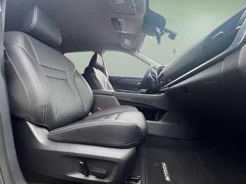 Used 2025 Nissan Rogue SL image 24