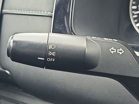 Used 2022 Nissan Pathfinder SV image 29