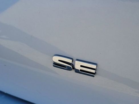 Used 2025 Mitsubishi Outlander SE image 8