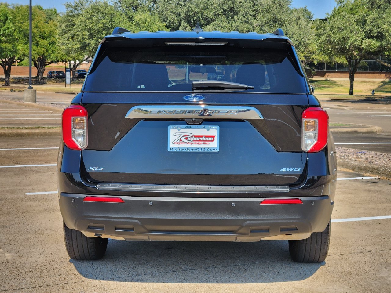 Used 2024 Ford Explorer XLT w/ Equipment Group 202A AWD/4WD image 3