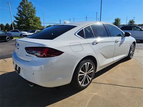Used 2019 Buick Regal Preferred w/ Sights and Sounds Package image 7