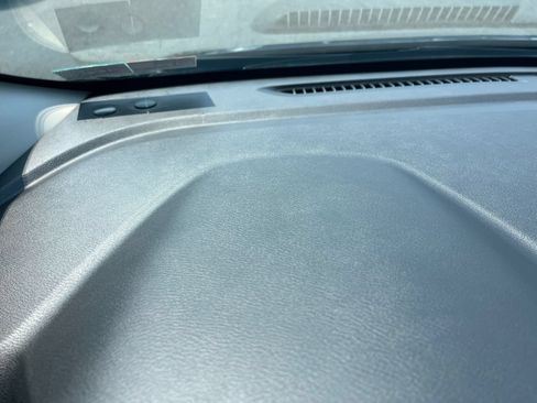 Used 2025 Nissan Versa SV FWD image 28