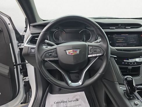Used 2023 Cadillac XT6 Luxury FWD image 12