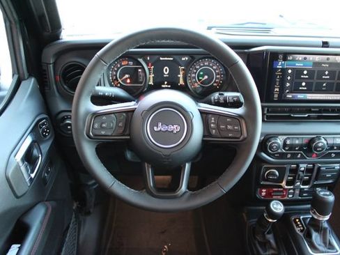 Used 2025 Jeep Wrangler Unlimited Rubicon AWD/4WD image 21